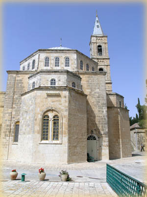 Вид на Вознесенскую церковь с колокольней