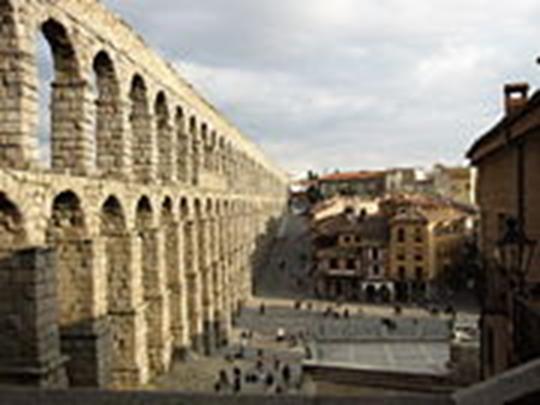 http://upload.wikimedia.org/wikipedia/commons/thumb/6/63/AcueductoSegovia04.JPG/180px-AcueductoSegovia04.JPG